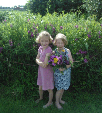 blije bezoekers in de pluktuin